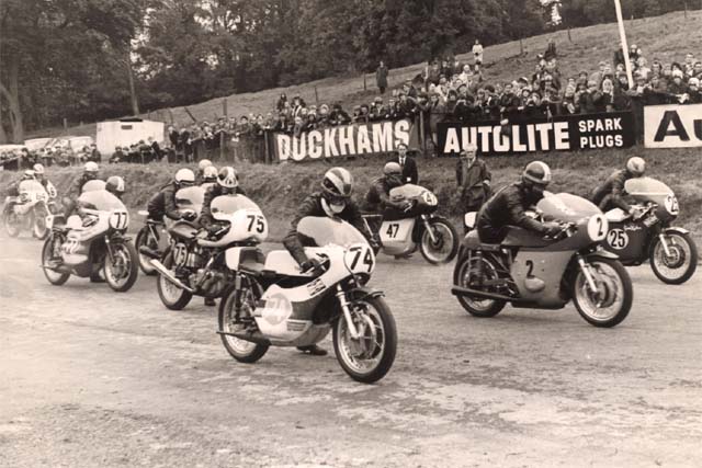 motorcycles on grid at cadwell park in 1970